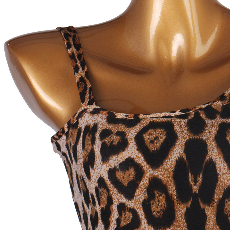 Close view of the leopard print across the shoulder and strap