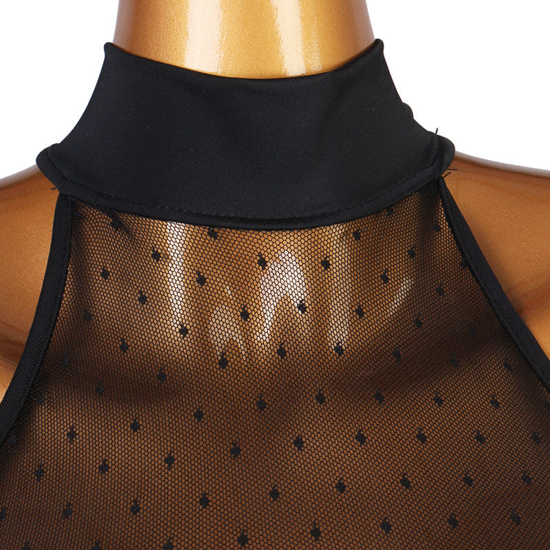Close view of the small stand collar and the dotted mesh back