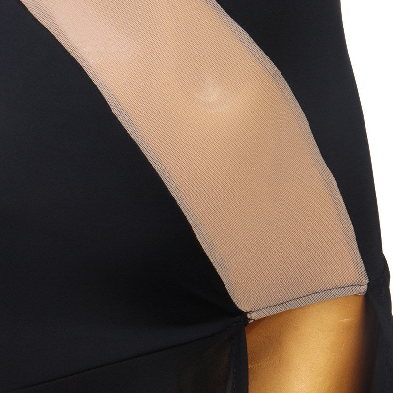 Close view of the diagonal mesh panel meeting the solid fabric